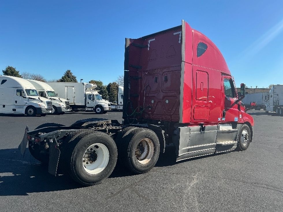 Sleeper Tractor-Heavy Duty Tractors-Freightliner-2022-T12664ST-South Bend-IN-509,424\n\t\tmiles-$ 66,000 - Image 7