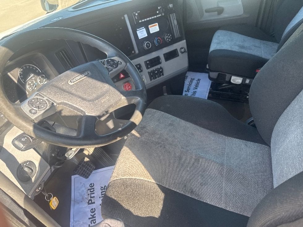 Sleeper Tractor-Heavy Duty Tractors-Freightliner-2022-T12664ST-South Boston-VA-394,692\n\t\tmiles-$ 90,000 - Image 10