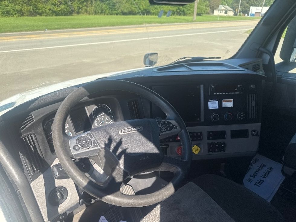 Sleeper Tractor-Heavy Duty Tractors-Freightliner-2022-T12664ST-South Boston-VA-394,692\n\t\tmiles-$ 90,000 - Image 11