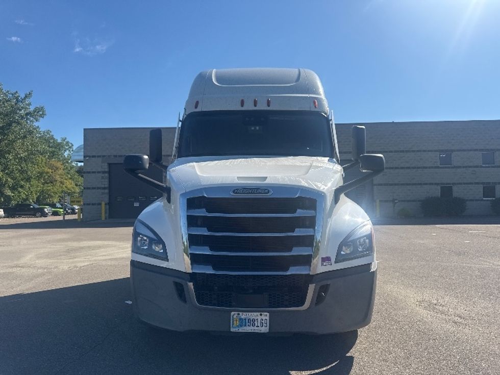 Sleeper Tractor-Heavy Duty Tractors-Freightliner-2022-T12664ST-South Boston-VA-394,692\n\t\tmiles-$ 90,000 - Image 2