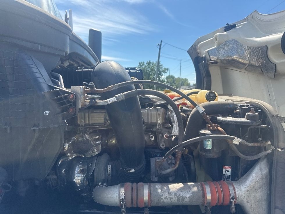 Sleeper Tractor-Heavy Duty Tractors-Freightliner-2022-T12664ST-South Boston-VA-394,692\n\t\tmiles-$ 90,000 - Image 20