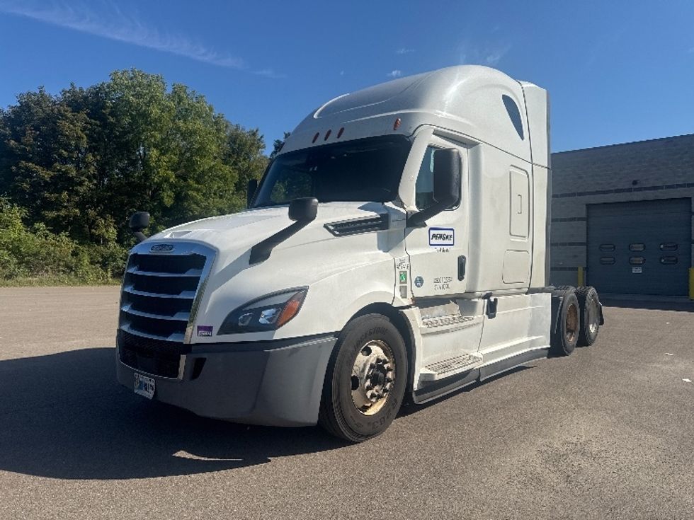 Sleeper Tractor-Heavy Duty Tractors-Freightliner-2022-T12664ST-South Boston-VA-394,692\n\t\tmiles-$ 90,000 - Image 3