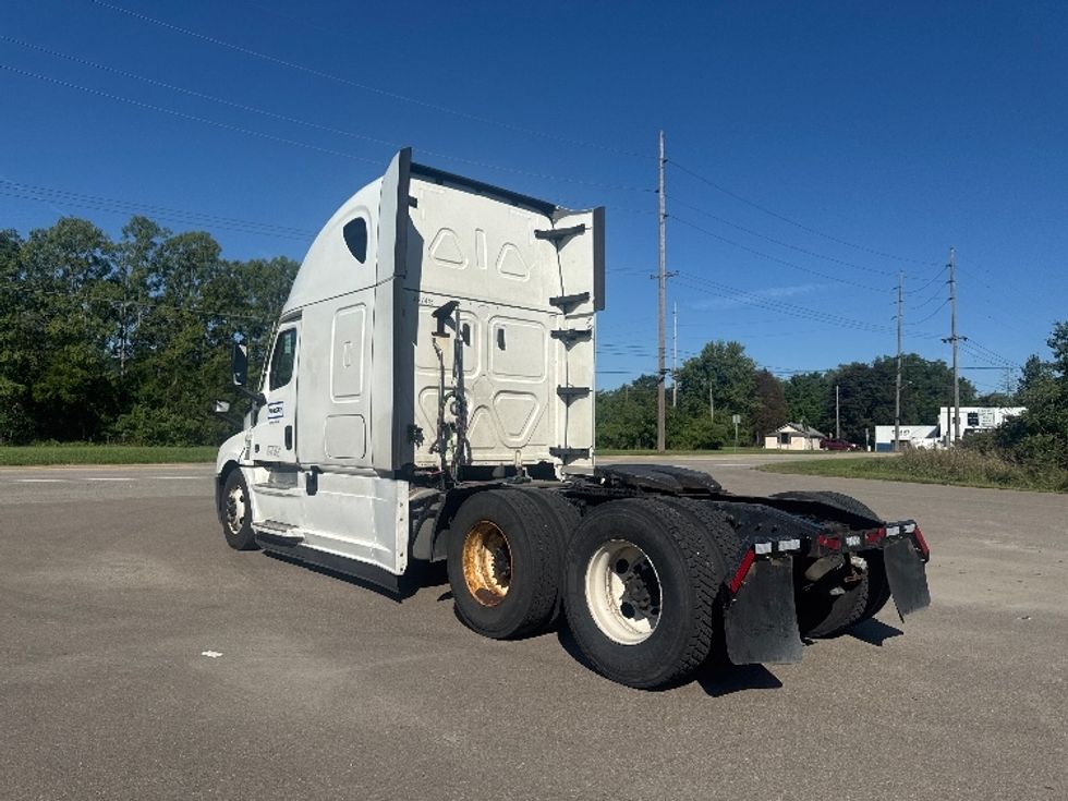 Sleeper Tractor-Heavy Duty Tractors-Freightliner-2022-T12664ST-South Boston-VA-394,692\n\t\tmiles-$ 90,000 - Image 5