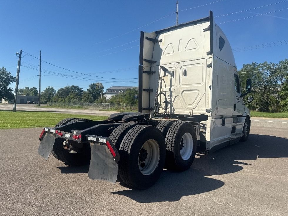 Sleeper Tractor-Heavy Duty Tractors-Freightliner-2022-T12664ST-South Boston-VA-394,692\n\t\tmiles-$ 90,000 - Image 7