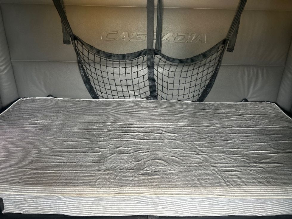 Sleeper Tractor-Heavy Duty Tractors-Freightliner-2022-T12664ST-South Plainfield-NJ-511,569\n\t\tmiles-$ 66,250 - Image 17