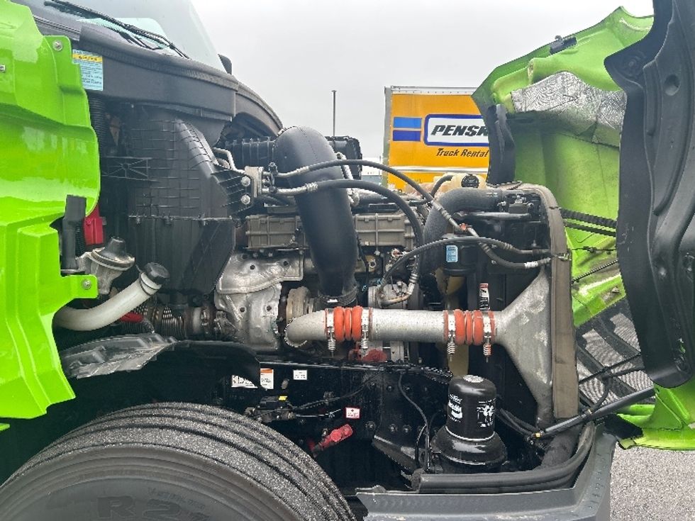 Sleeper Tractor-Heavy Duty Tractors-Freightliner-2022-T12664ST-South Plainfield-NJ-511,569\n\t\tmiles-$ 66,250 - Image 20