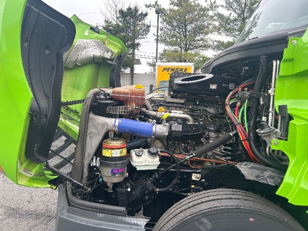 Sleeper Tractor-Heavy Duty Tractors-Freightliner-2022-T12664ST-South Plainfield-NJ-511,569\n\t\tmiles-$ 66,250 - Image 21