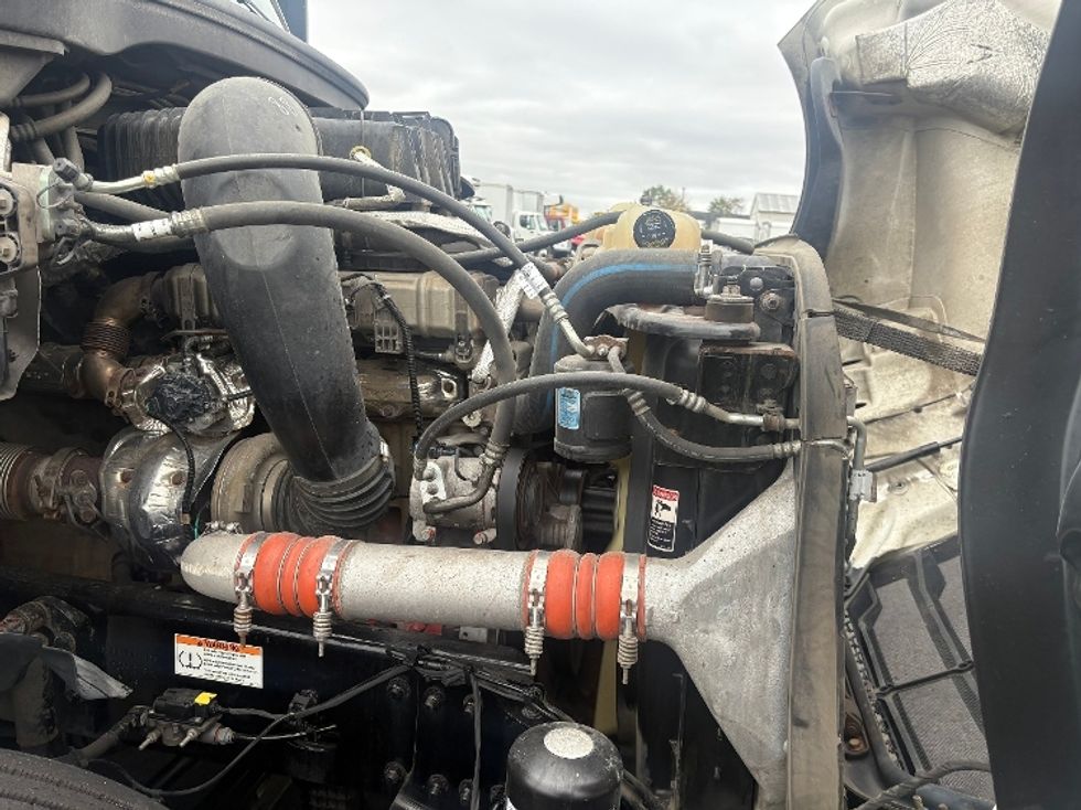 Sleeper Tractor-Heavy Duty Tractors-Freightliner-2022-T12664ST-South Plainfield-NJ-573,208\n\t\tmiles-$ 60,750 - Image 15