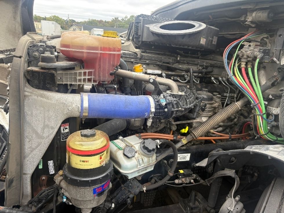 Sleeper Tractor-Heavy Duty Tractors-Freightliner-2022-T12664ST-South Plainfield-NJ-573,208\n\t\tmiles-$ 60,750 - Image 16