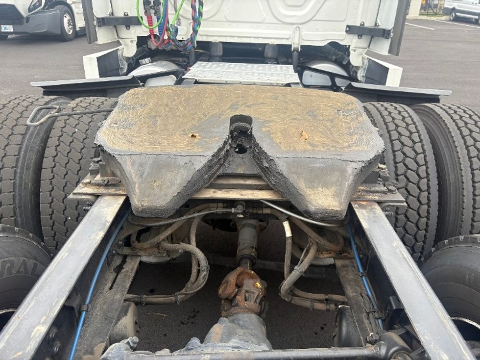 2022 Freightliner Cascadia 126" Sleeper Cab photo 4