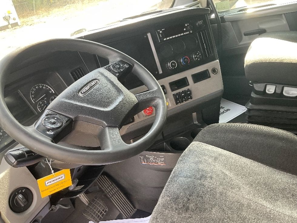Sleeper Tractor-Heavy Duty Tractors-Freightliner-2022-T12664ST-South Plainfield-NJ-599,858\n\t\tmiles-$ 66,750 - Image 10