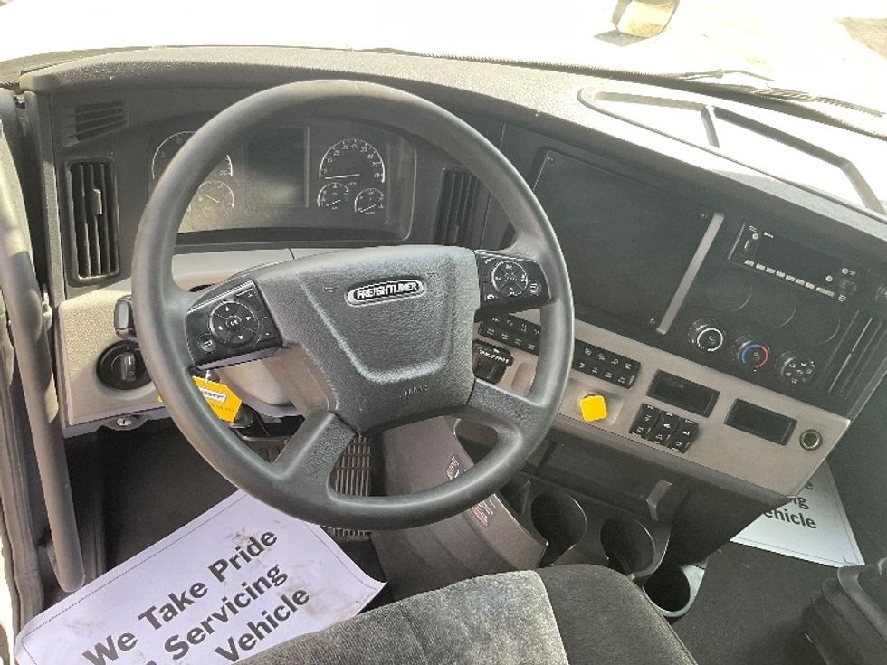 Sleeper Tractor-Heavy Duty Tractors-Freightliner-2022-T12664ST-South Plainfield-NJ-599,858\n\t\tmiles-$ 66,750 - Image 11