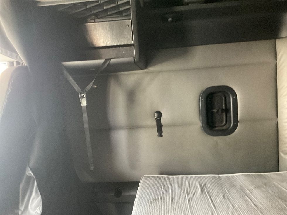 Sleeper Tractor-Heavy Duty Tractors-Freightliner-2022-T12664ST-South Plainfield-NJ-599,858\n\t\tmiles-$ 66,750 - Image 19