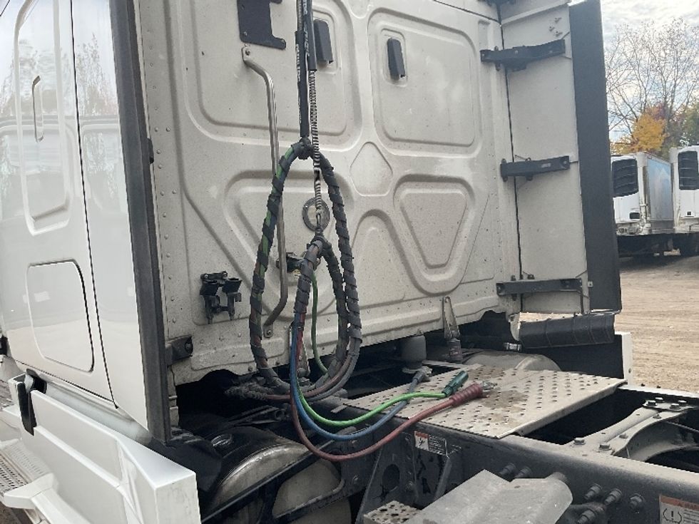 Sleeper Tractor-Heavy Duty Tractors-Freightliner-2022-T12664ST-South Plainfield-NJ-599,858\n\t\tmiles-$ 66,750 - Image 23