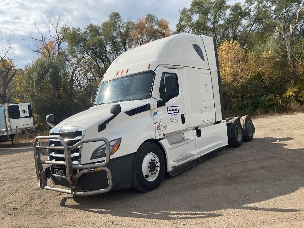 2022 Freightliner Cascadia 126" Sleeper Cab photo 3
