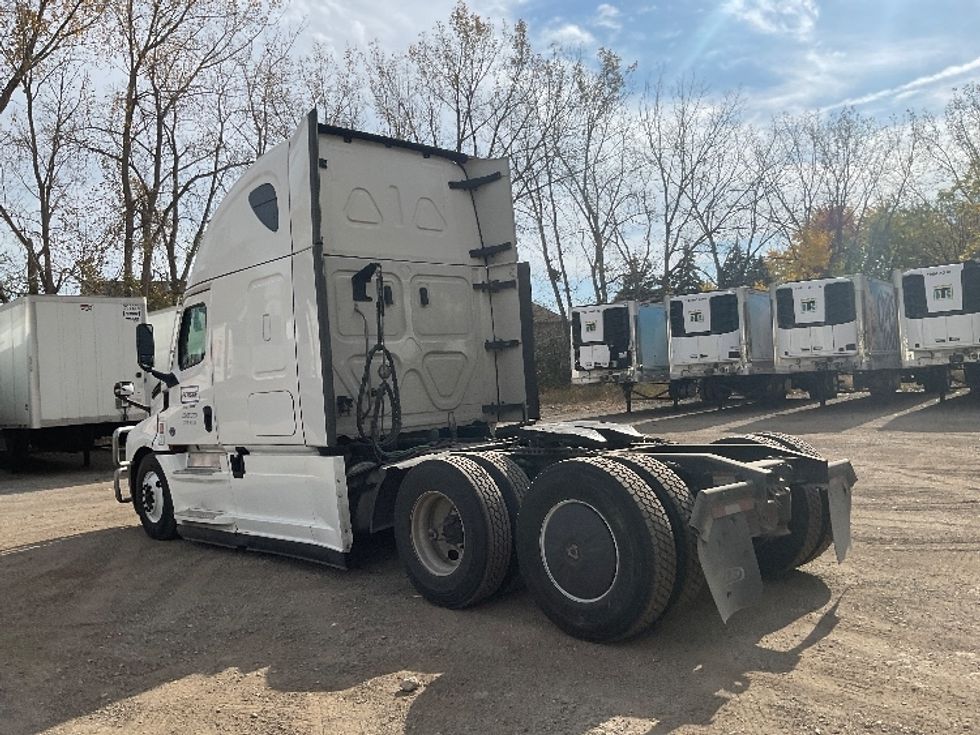 Sleeper Tractor-Heavy Duty Tractors-Freightliner-2022-T12664ST-South Plainfield-NJ-599,858\n\t\tmiles-$ 66,750 - Image 5