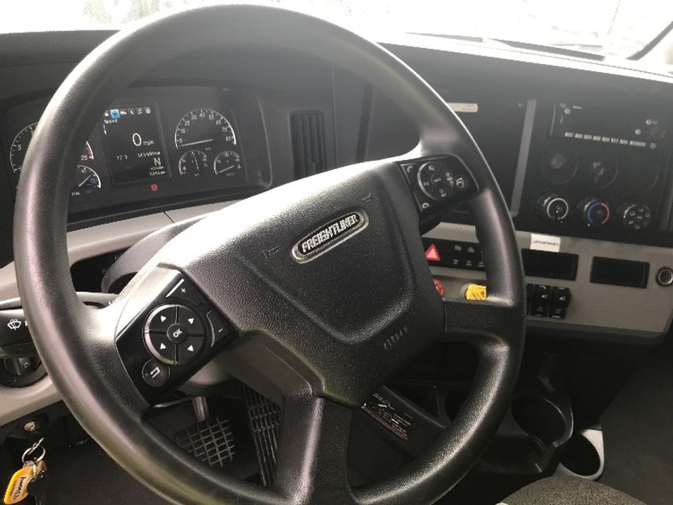 Sleeper Tractor-Heavy Duty Tractors-Freightliner-2022-T12664ST-Spartanburg-SC-342,877\n\t\tmiles-$ 85,750 - Image 10