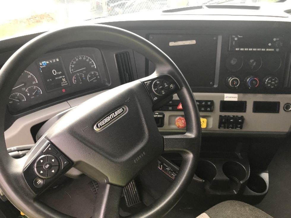 Sleeper Tractor-Heavy Duty Tractors-Freightliner-2022-T12664ST-Spartanburg-SC-342,877\n\t\tmiles-$ 85,750 - Image 11