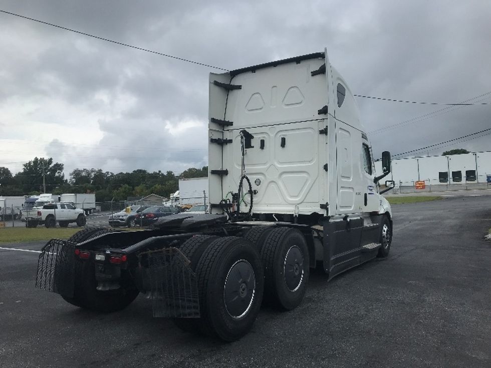 Sleeper Tractor-Heavy Duty Tractors-Freightliner-2022-T12664ST-Spartanburg-SC-342,877\n\t\tmiles-$ 85,750 - Image 7