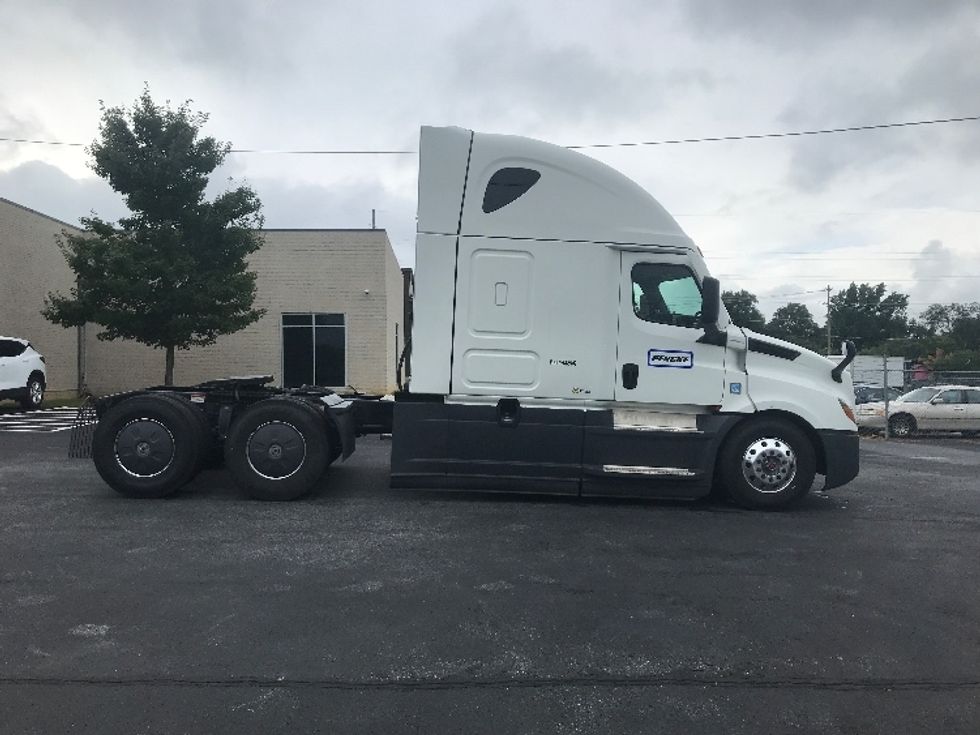 Sleeper Tractor-Heavy Duty Tractors-Freightliner-2022-T12664ST-Spartanburg-SC-342,877\n\t\tmiles-$ 85,750 - Image 8