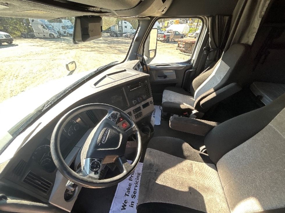 Sleeper Tractor-Heavy Duty Tractors-Freightliner-2022-T12664ST-Spartanburg-SC-430,642\n\t\tmiles-$ 72,000 - Image 10