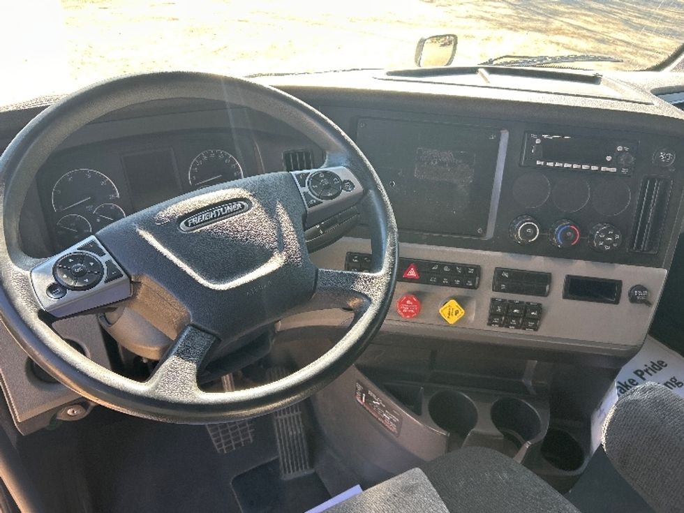 Sleeper Tractor-Heavy Duty Tractors-Freightliner-2022-T12664ST-Spartanburg-SC-430,642\n\t\tmiles-$ 72,000 - Image 11