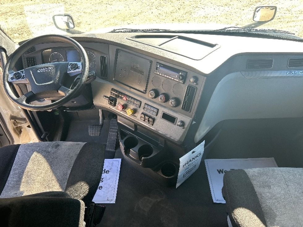 Sleeper Tractor-Heavy Duty Tractors-Freightliner-2022-T12664ST-Spartanburg-SC-430,642\n\t\tmiles-$ 72,000 - Image 12