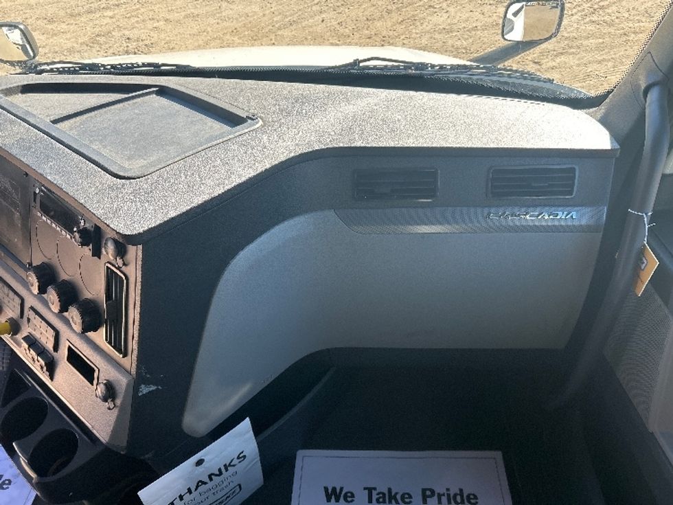 Sleeper Tractor-Heavy Duty Tractors-Freightliner-2022-T12664ST-Spartanburg-SC-430,642\n\t\tmiles-$ 72,000 - Image 14