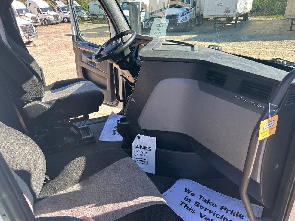 Sleeper Tractor-Heavy Duty Tractors-Freightliner-2022-T12664ST-Spartanburg-SC-430,642\n\t\tmiles-$ 72,000 - Image 15