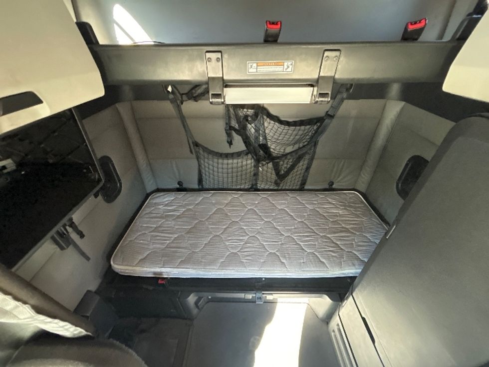 Sleeper Tractor-Heavy Duty Tractors-Freightliner-2022-T12664ST-Spartanburg-SC-430,642\n\t\tmiles-$ 72,000 - Image 17