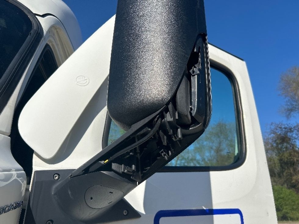 Sleeper Tractor-Heavy Duty Tractors-Freightliner-2022-T12664ST-Spartanburg-SC-430,642\n\t\tmiles-$ 72,000 - Image 22