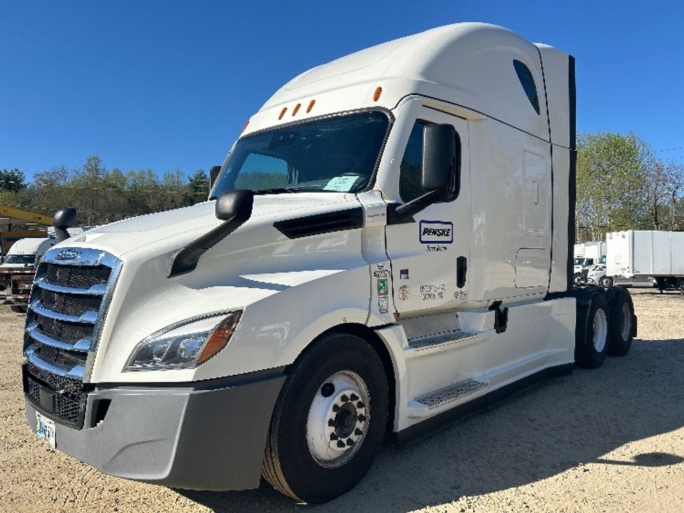 Sleeper Tractor-Heavy Duty Tractors-Freightliner-2022-T12664ST-Spartanburg-SC-430,642\n\t\tmiles-$ 72,000 - Image 3