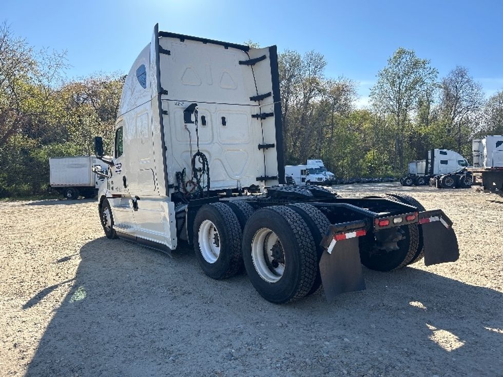 Sleeper Tractor-Heavy Duty Tractors-Freightliner-2022-T12664ST-Spartanburg-SC-430,642\n\t\tmiles-$ 72,000 - Image 5