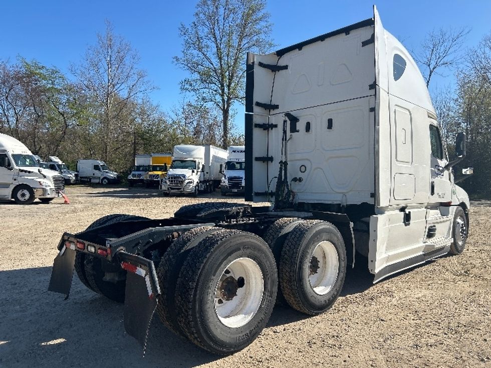 Sleeper Tractor-Heavy Duty Tractors-Freightliner-2022-T12664ST-Spartanburg-SC-430,642\n\t\tmiles-$ 72,000 - Image 7