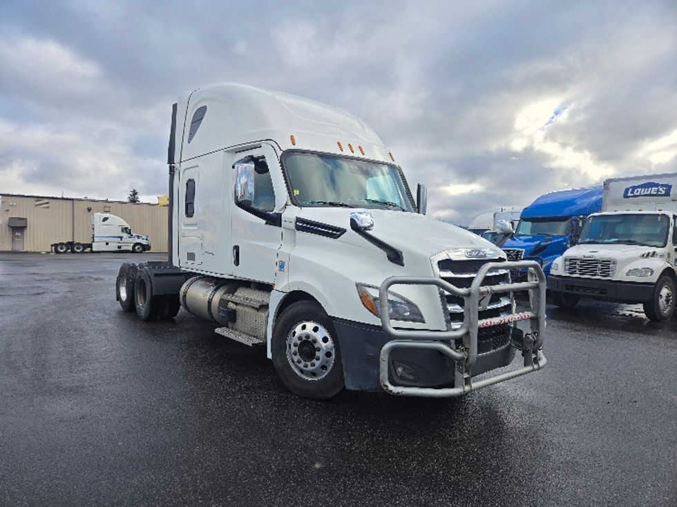 Sleeper Tractor-Heavy Duty Tractors-Freightliner-2022-T12664ST-Spokane Valley-WA-426,714\n\t\tmiles-$ 86,750 - Image 1