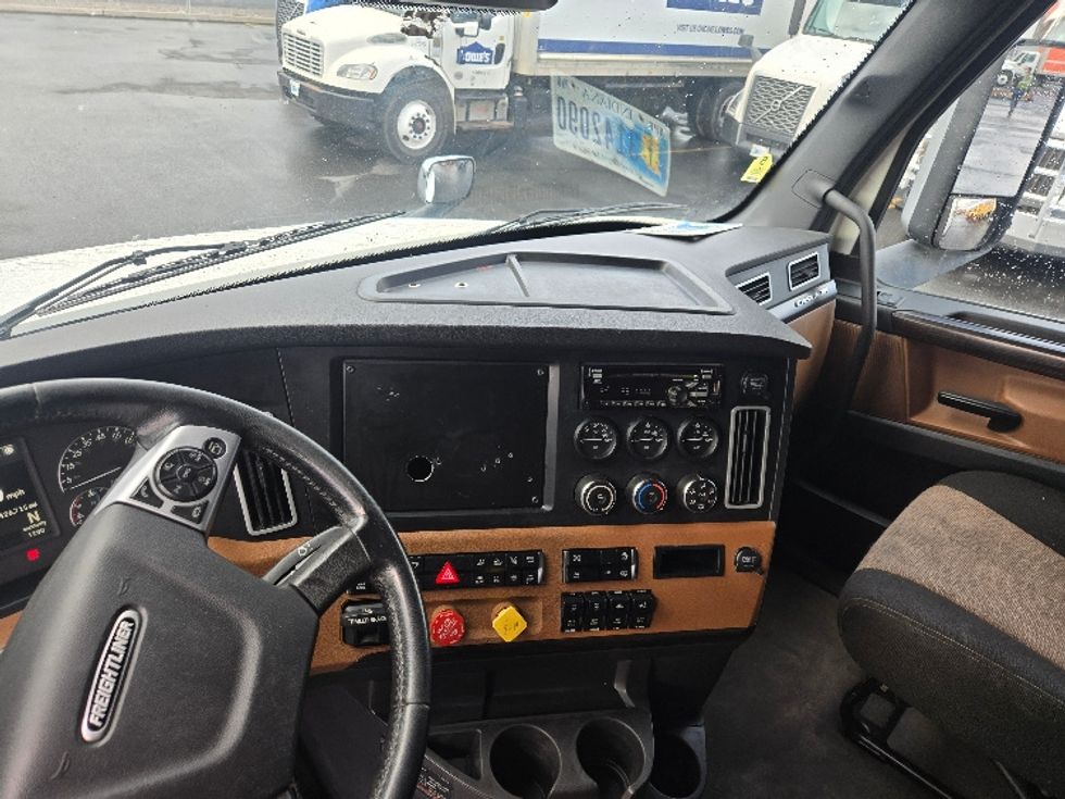 Sleeper Tractor-Heavy Duty Tractors-Freightliner-2022-T12664ST-Spokane Valley-WA-426,714\n\t\tmiles-$ 86,750 - Image 11