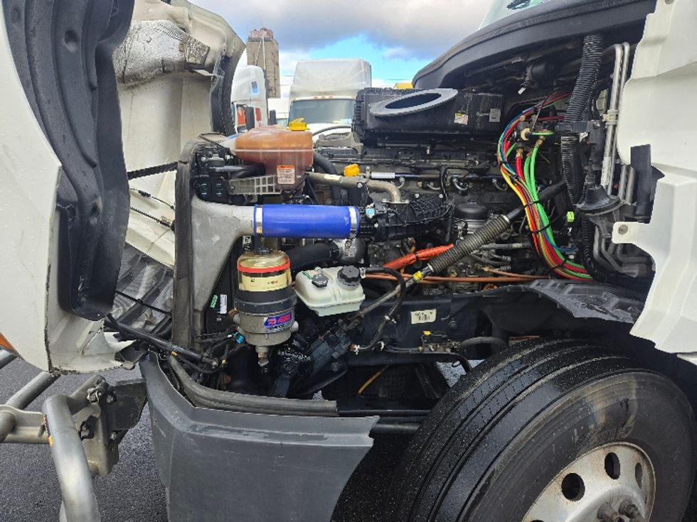 Sleeper Tractor-Heavy Duty Tractors-Freightliner-2022-T12664ST-Spokane Valley-WA-426,714\n\t\tmiles-$ 86,750 - Image 21