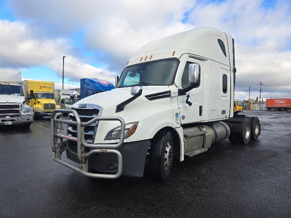 Sleeper Tractor-Heavy Duty Tractors-Freightliner-2022-T12664ST-Spokane Valley-WA-426,714\n\t\tmiles-$ 86,750 - Image 3