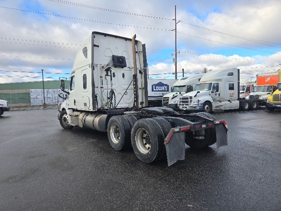 Sleeper Tractor-Heavy Duty Tractors-Freightliner-2022-T12664ST-Spokane Valley-WA-426,714\n\t\tmiles-$ 86,750 - Image 5