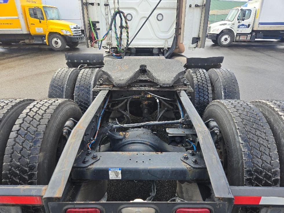 Sleeper Tractor-Heavy Duty Tractors-Freightliner-2022-T12664ST-Spokane Valley-WA-426,714\n\t\tmiles-$ 86,750 - Image 6