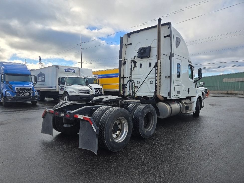 Sleeper Tractor-Heavy Duty Tractors-Freightliner-2022-T12664ST-Spokane Valley-WA-426,714\n\t\tmiles-$ 86,750 - Image 7
