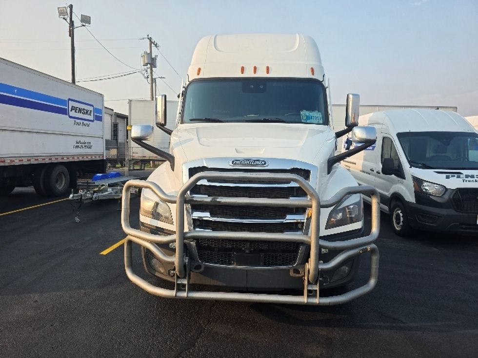 Sleeper Tractor-Heavy Duty Tractors-Freightliner-2022-T12664ST-Spokane Valley-WA-504,937\n\t\tmiles-$ 76,500 - Image 2