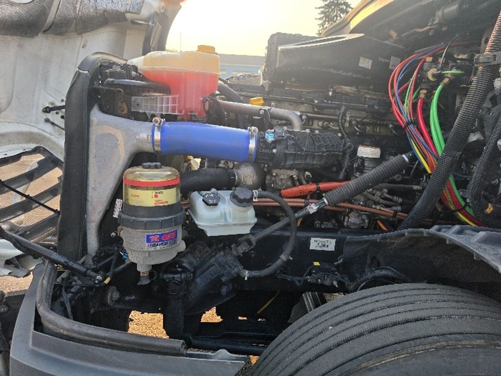 Sleeper Tractor-Heavy Duty Tractors-Freightliner-2022-T12664ST-Spokane Valley-WA-504,937\n\t\tmiles-$ 76,500 - Image 21