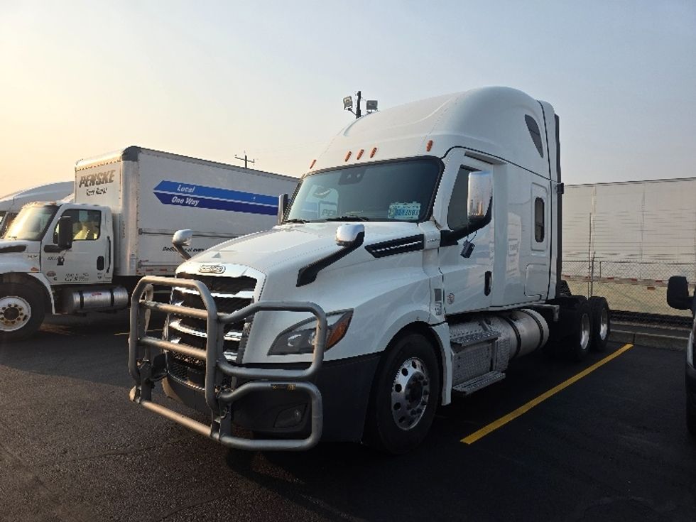Sleeper Tractor-Heavy Duty Tractors-Freightliner-2022-T12664ST-Spokane Valley-WA-504,937\n\t\tmiles-$ 76,500 - Image 3