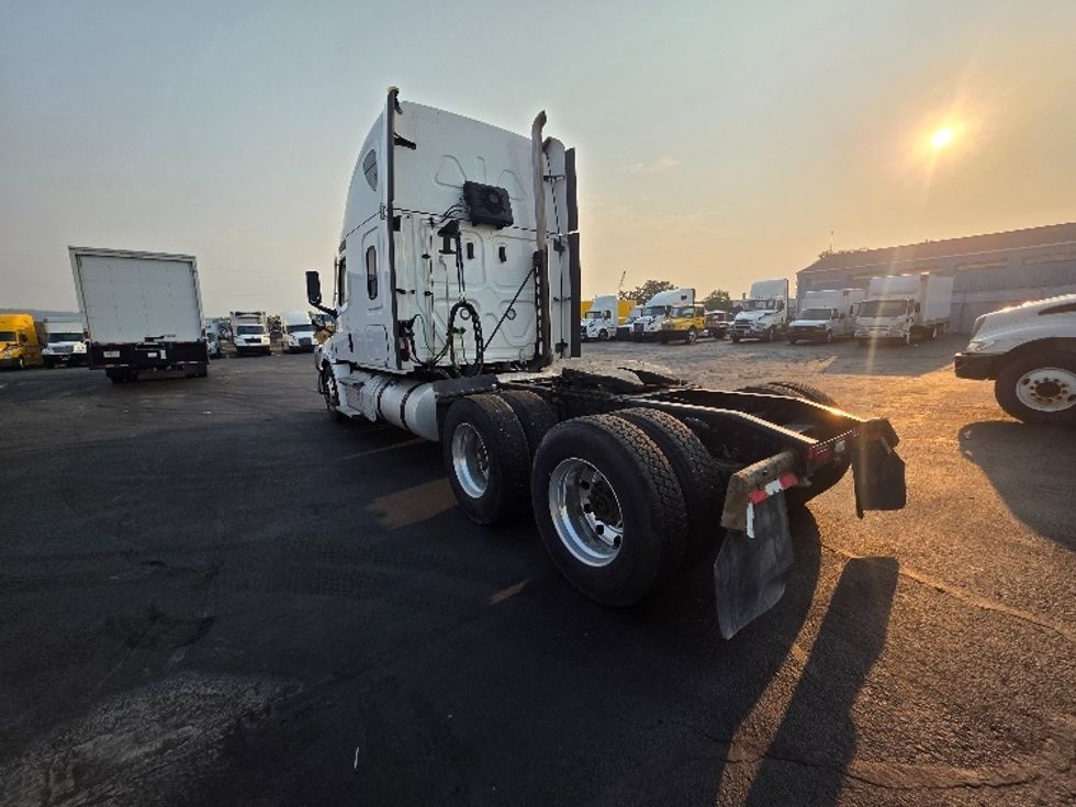 Sleeper Tractor-Heavy Duty Tractors-Freightliner-2022-T12664ST-Spokane Valley-WA-504,937\n\t\tmiles-$ 76,500 - Image 5