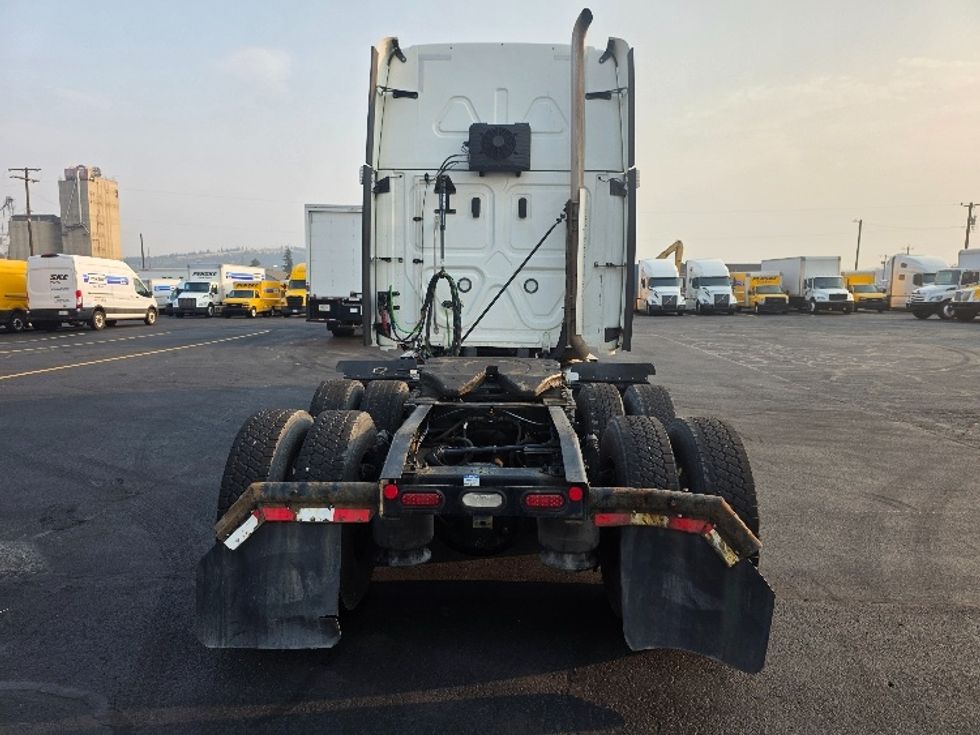 Sleeper Tractor-Heavy Duty Tractors-Freightliner-2022-T12664ST-Spokane Valley-WA-504,937\n\t\tmiles-$ 76,500 - Image 6