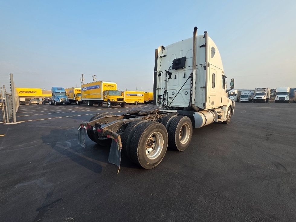 Sleeper Tractor-Heavy Duty Tractors-Freightliner-2022-T12664ST-Spokane Valley-WA-504,937\n\t\tmiles-$ 76,500 - Image 7