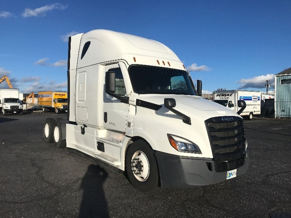 Sleeper Tractor-Heavy Duty Tractors-Freightliner-2022-T12664ST-Spokane Valley-WA-568,163\n\t\tmiles-$ 66,750 - Image 1