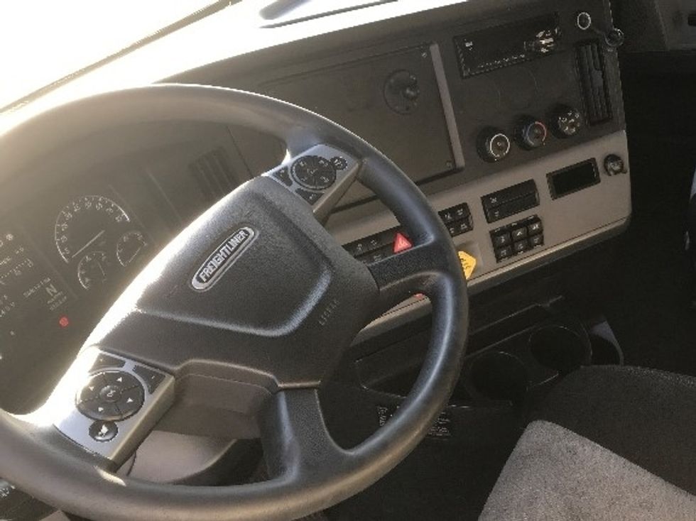 Sleeper Tractor-Heavy Duty Tractors-Freightliner-2022-T12664ST-Spokane Valley-WA-568,163\n\t\tmiles-$ 66,750 - Image 10
