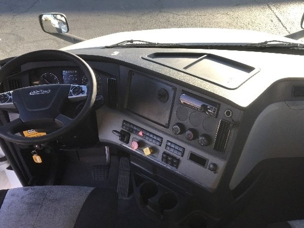 Sleeper Tractor-Heavy Duty Tractors-Freightliner-2022-T12664ST-Spokane Valley-WA-568,163\n\t\tmiles-$ 66,750 - Image 12